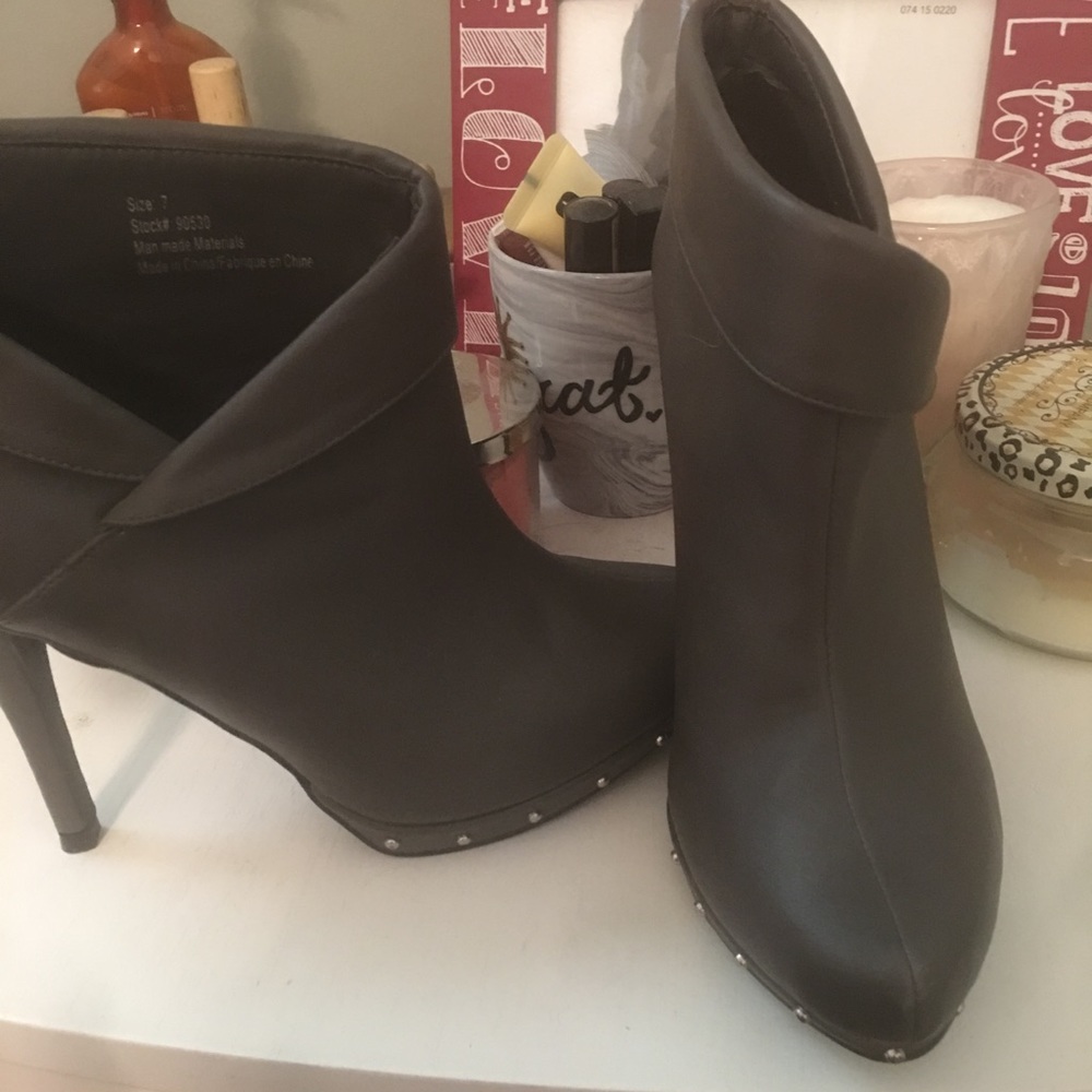 Grey bootie heels.
